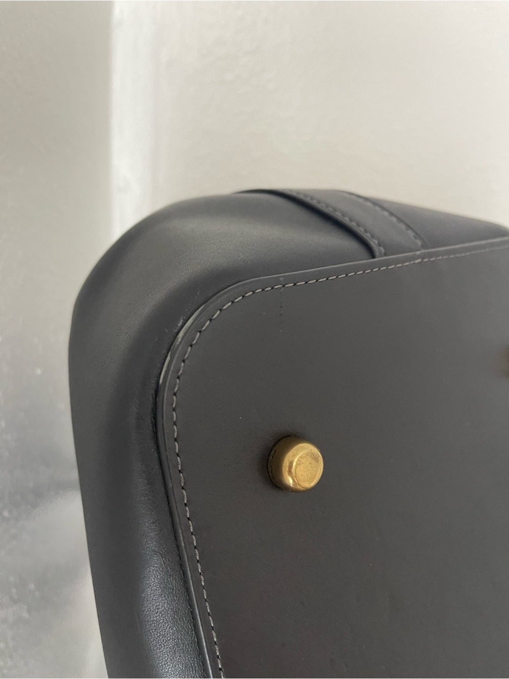 Coach Empire 35 in black glove tanned leather. - Picture 16 of 16